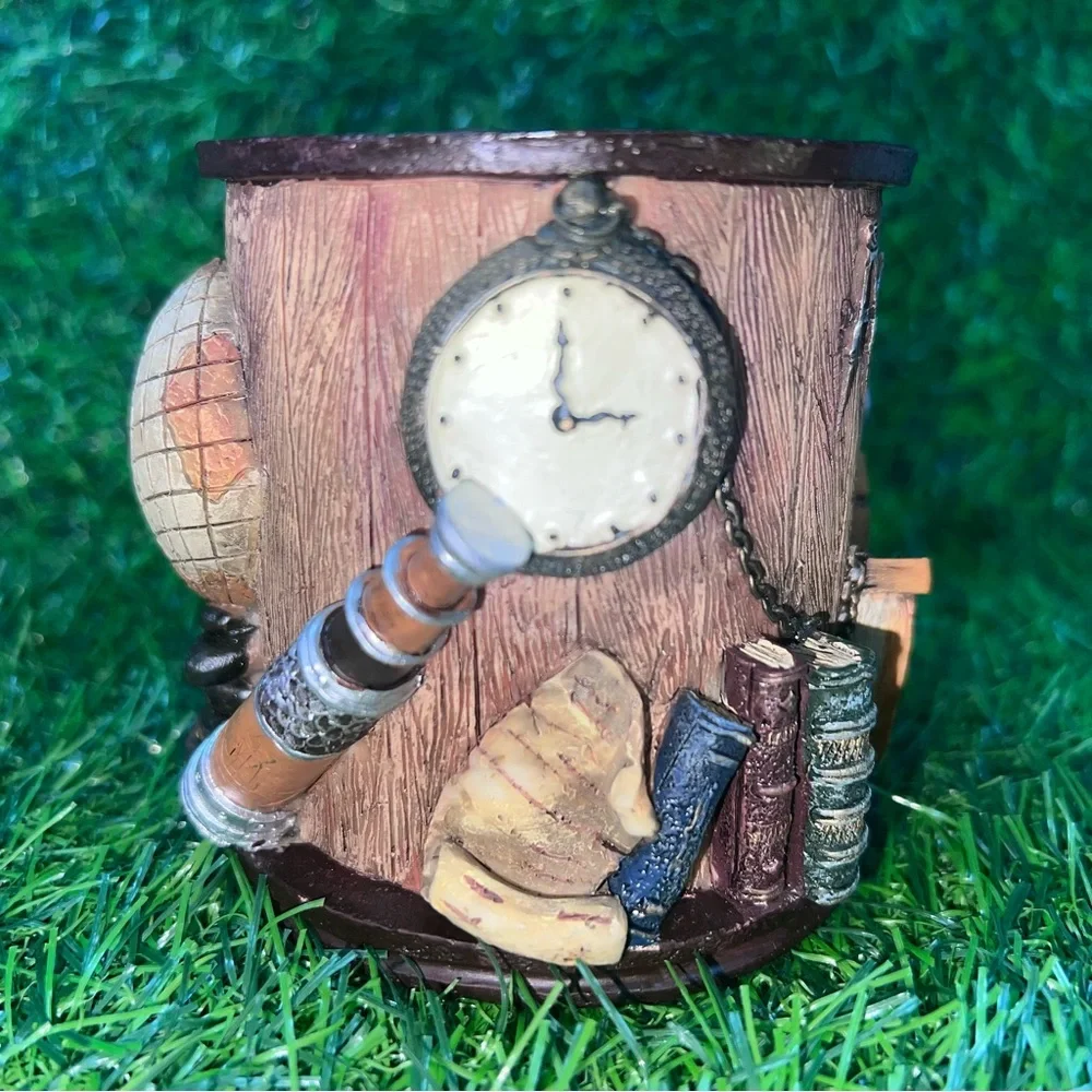 Russ Berrie WORLDLY IMAGES  3D Resin Pen Pencil Holder Cup Desktop ORGANIZER
